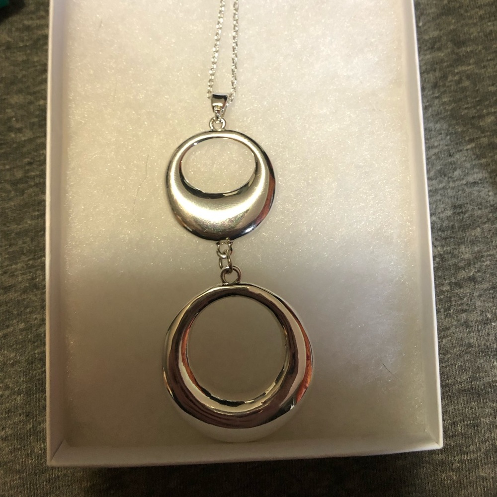 pendant necklace
